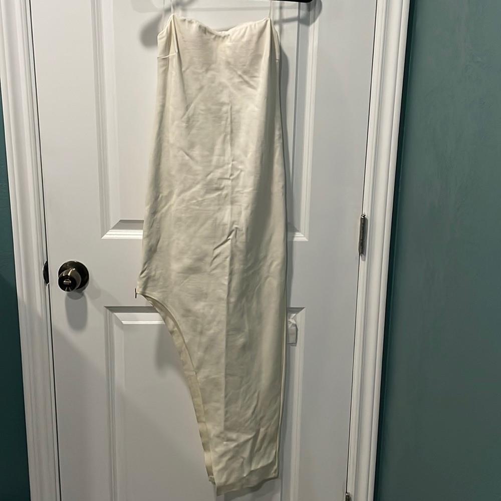 White, strapless dress